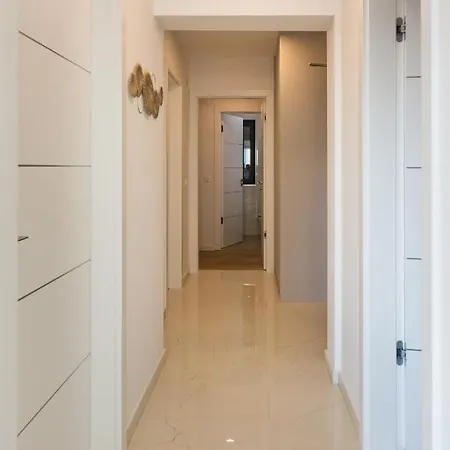 Solis Apartment *